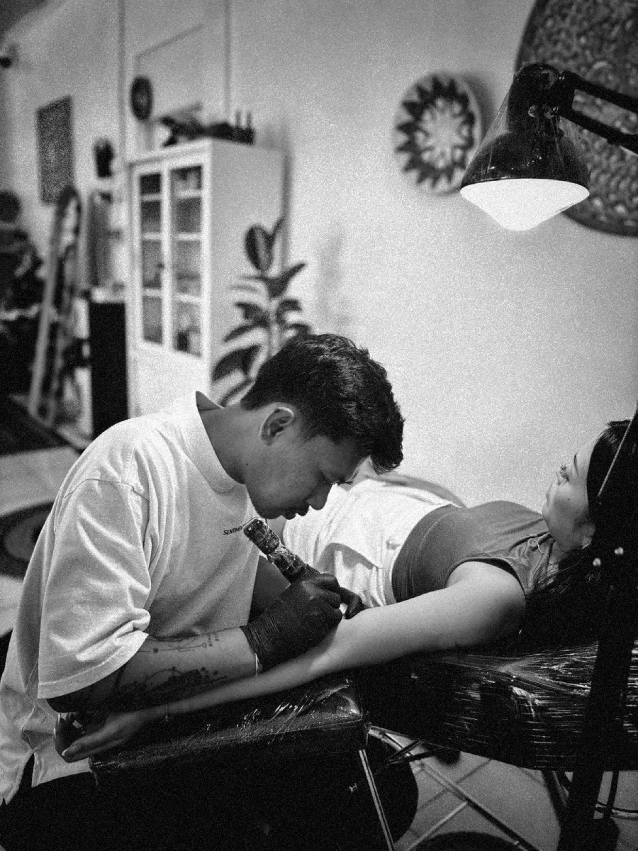 Seminyak-Artist-BW-05